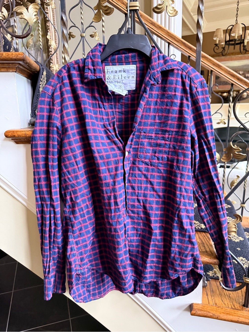 Frank & Eileen - Eileen long sleeve button front top. Size S 100% Cotton EUC